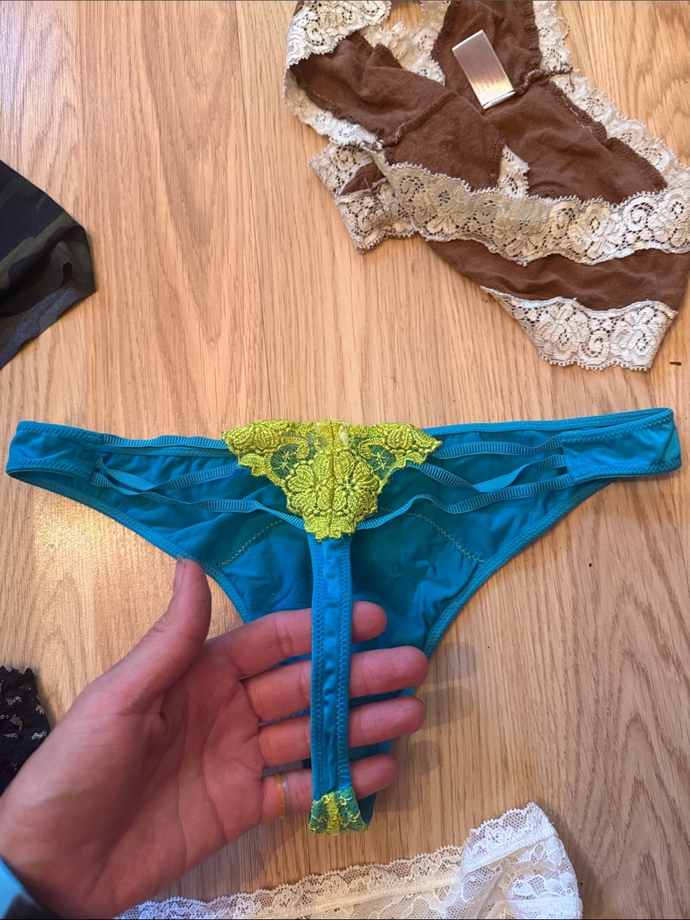 Victoria’s Secret Womens Lace & Cotton panty bundle size small and medium - Picture 9 of 12